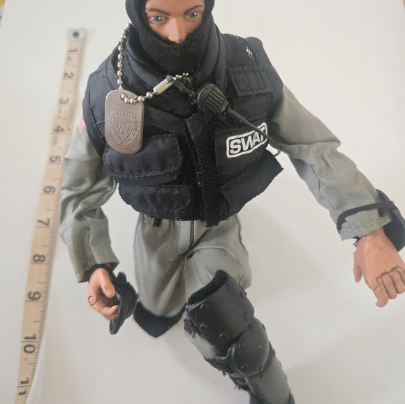 SWAT ACTION FIGURE - Picture 3 of 7
